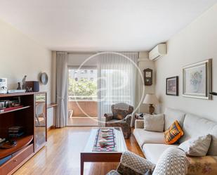 Living room of Flat for sale in  Barcelona Capital  with Air Conditioner, Heating and Private garden