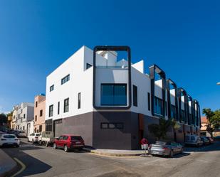 Vista exterior de Casa o xalet en venda en Las Palmas de Gran Canaria amb Aire condicionat, Terrassa i Traster