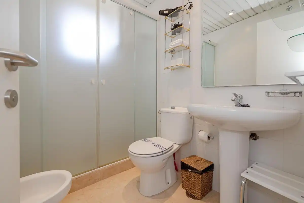 Baño de Dúplex en venta en Sevilla con Calefacción, Terraza y Balcón