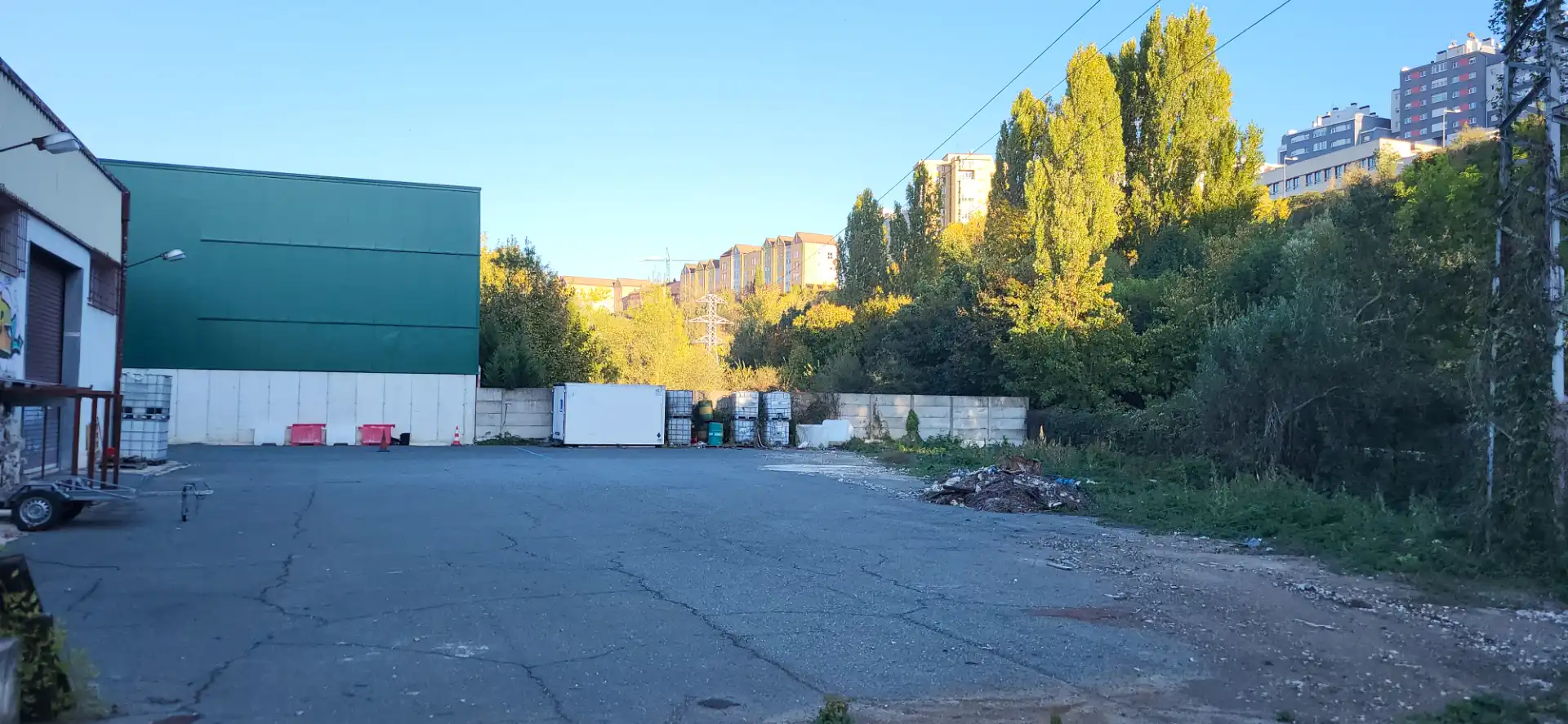 Vista exterior de Nave industrial en venta en  Pamplona / Iruña con Alarma