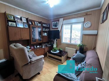 Casa amb jardí en venda a Calle Bernales