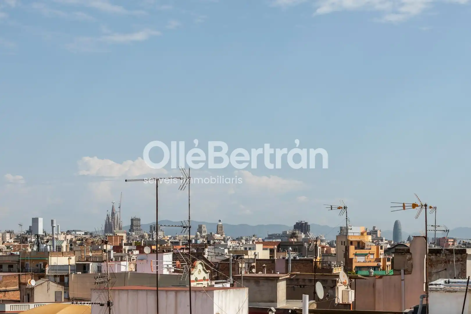 Vista exterior de Ático en venta en Barcelona con Calefacción y Terraza