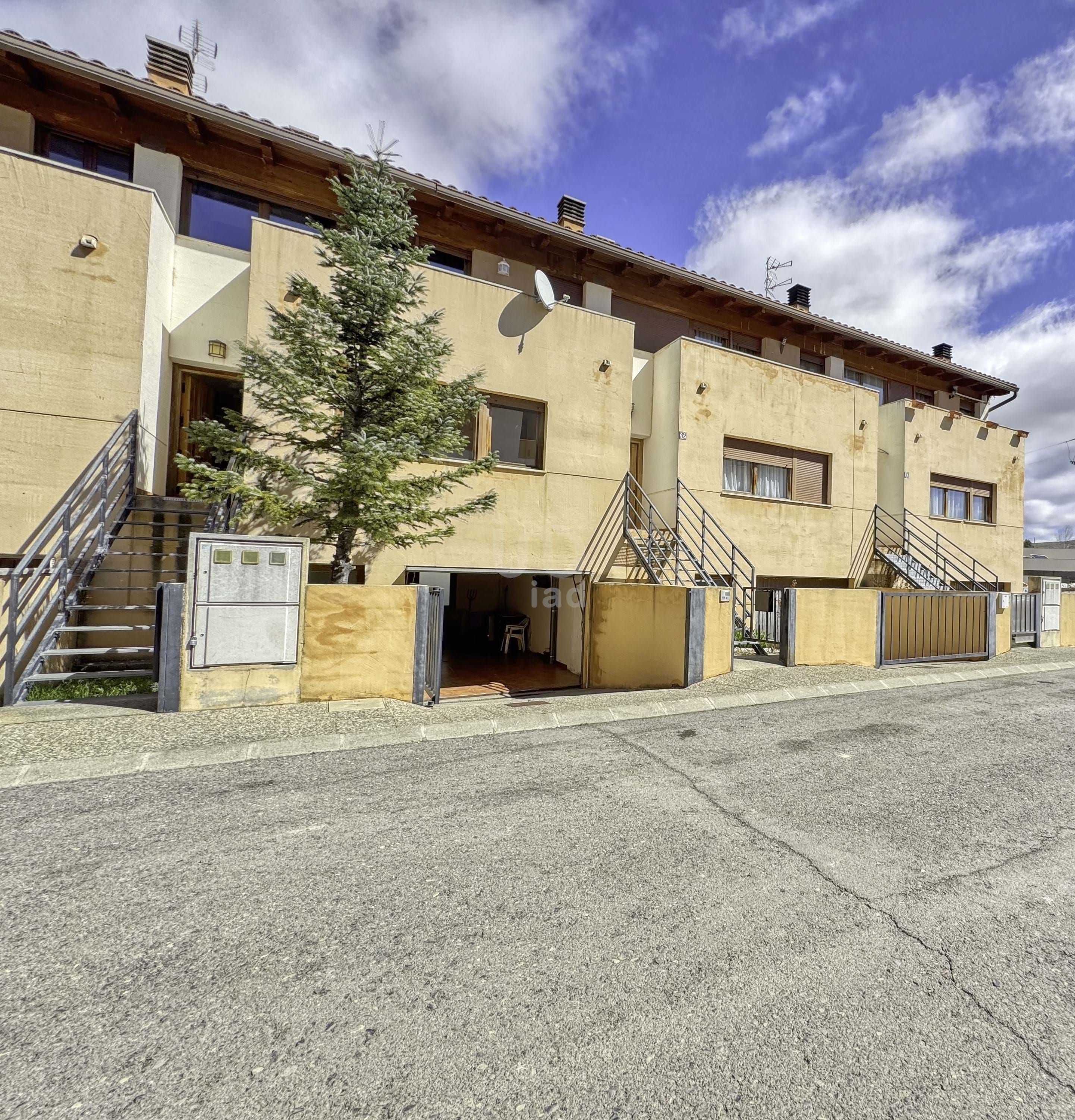 Exterior view of House or chalet for sale in Cedrillas