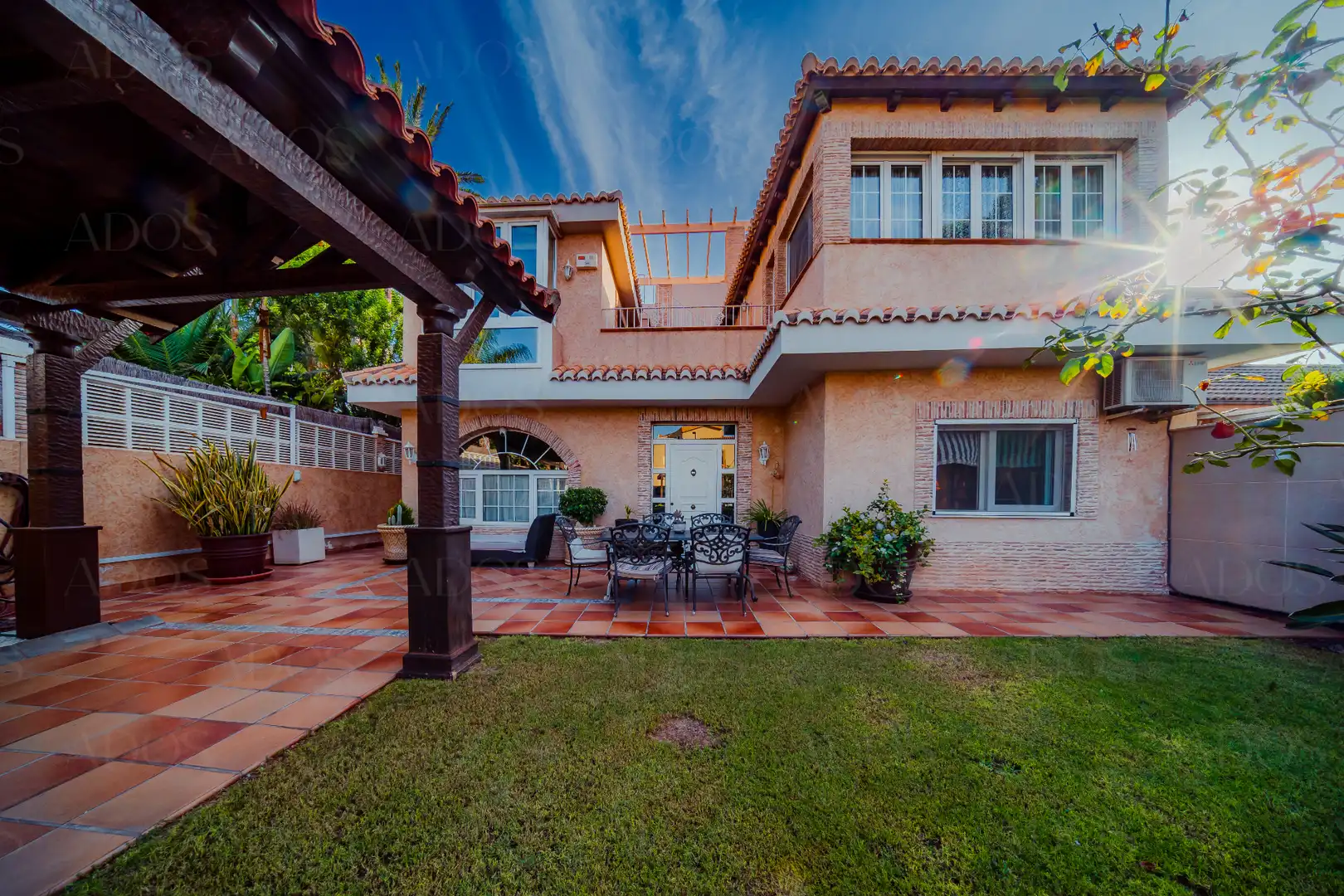 Houses for sale in Calle Fernando Casinello, Aguadulce Sur