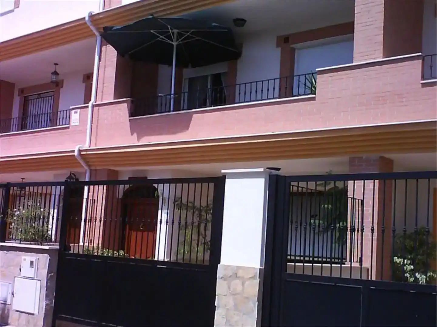 Vista exterior de Casa adosada en venda en Nules amb Aire condicionat i Balcó