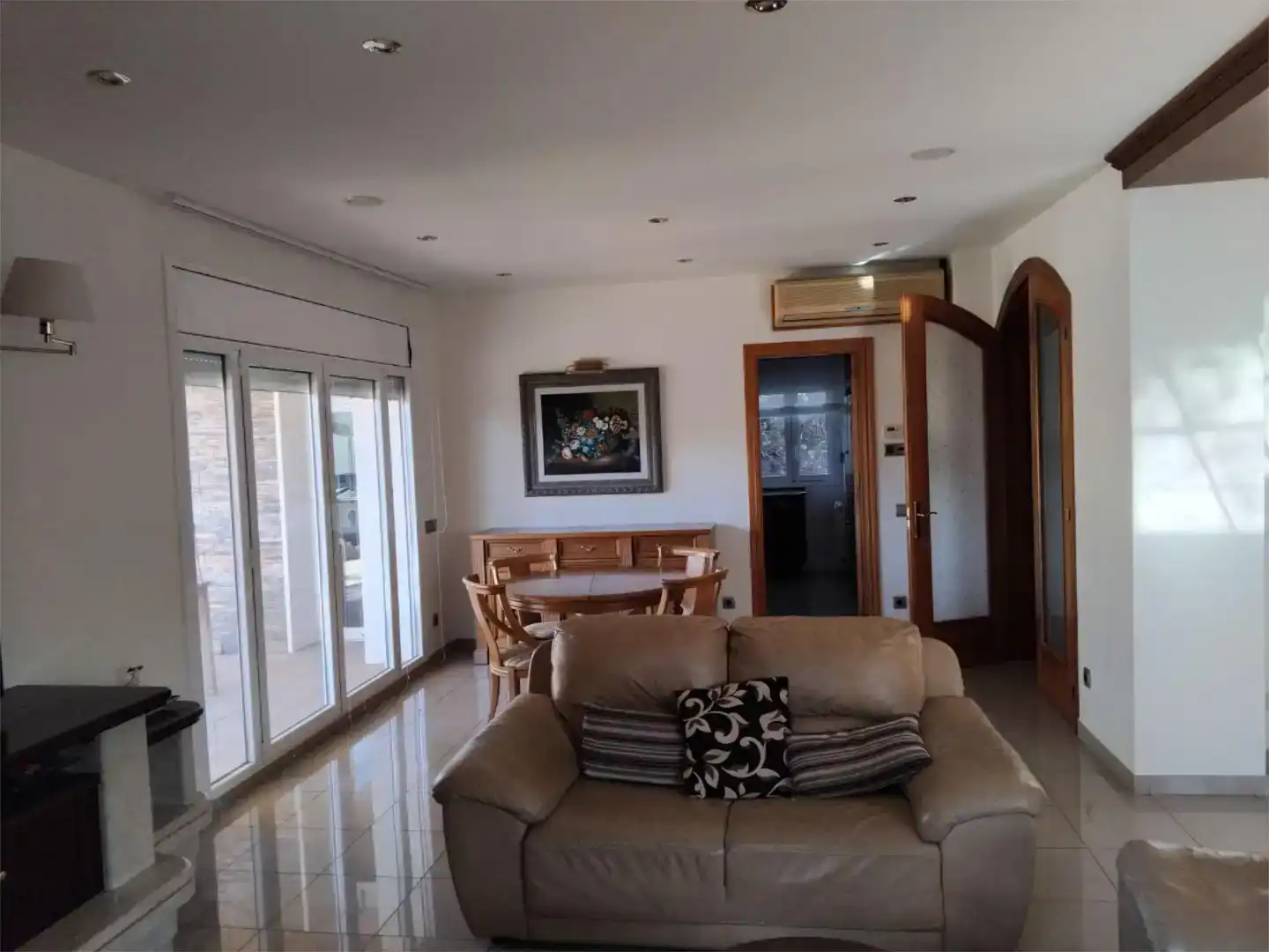 Sala d'estar de Casa o xalet en venda en Òdena amb Aire condicionat, Piscina i Balcó