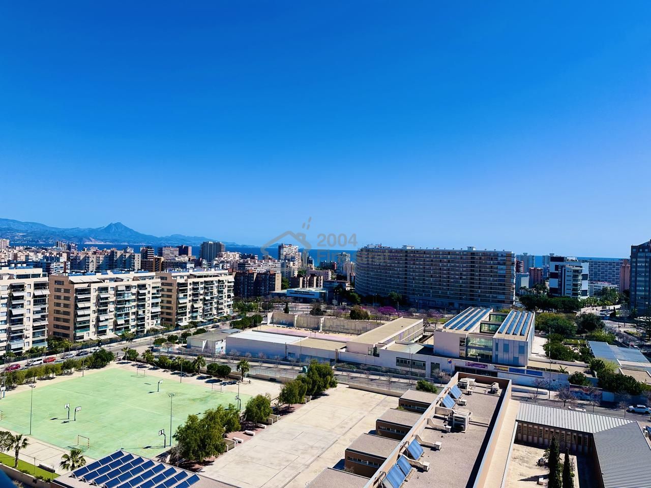 Vista exterior de Pis en venda en Alicante / Alacant amb Terrassa, Moblat i Piscina comunitària