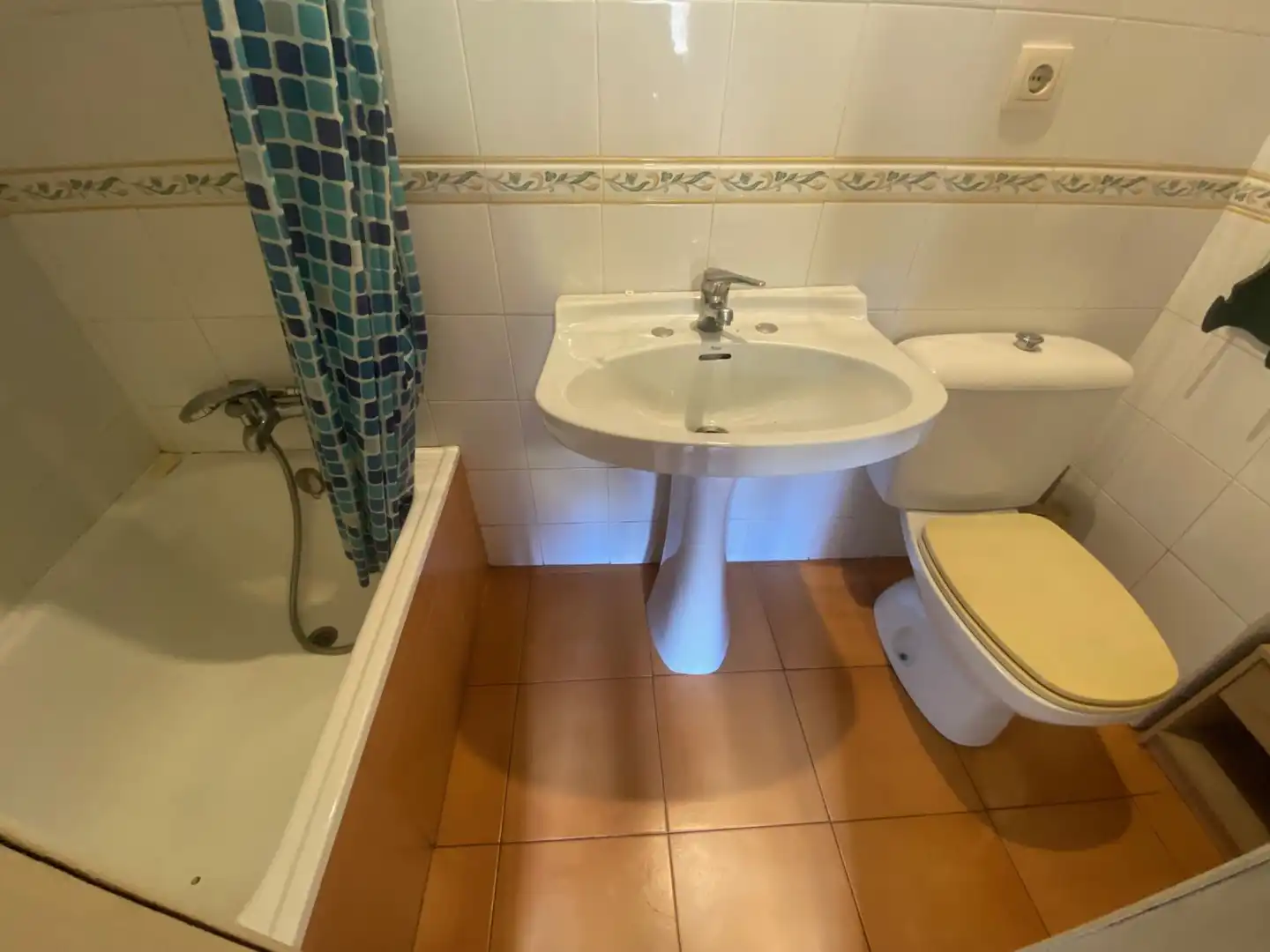 Bany de Pis en venda en Oviedo  amb Calefacció, Terrassa i Traster