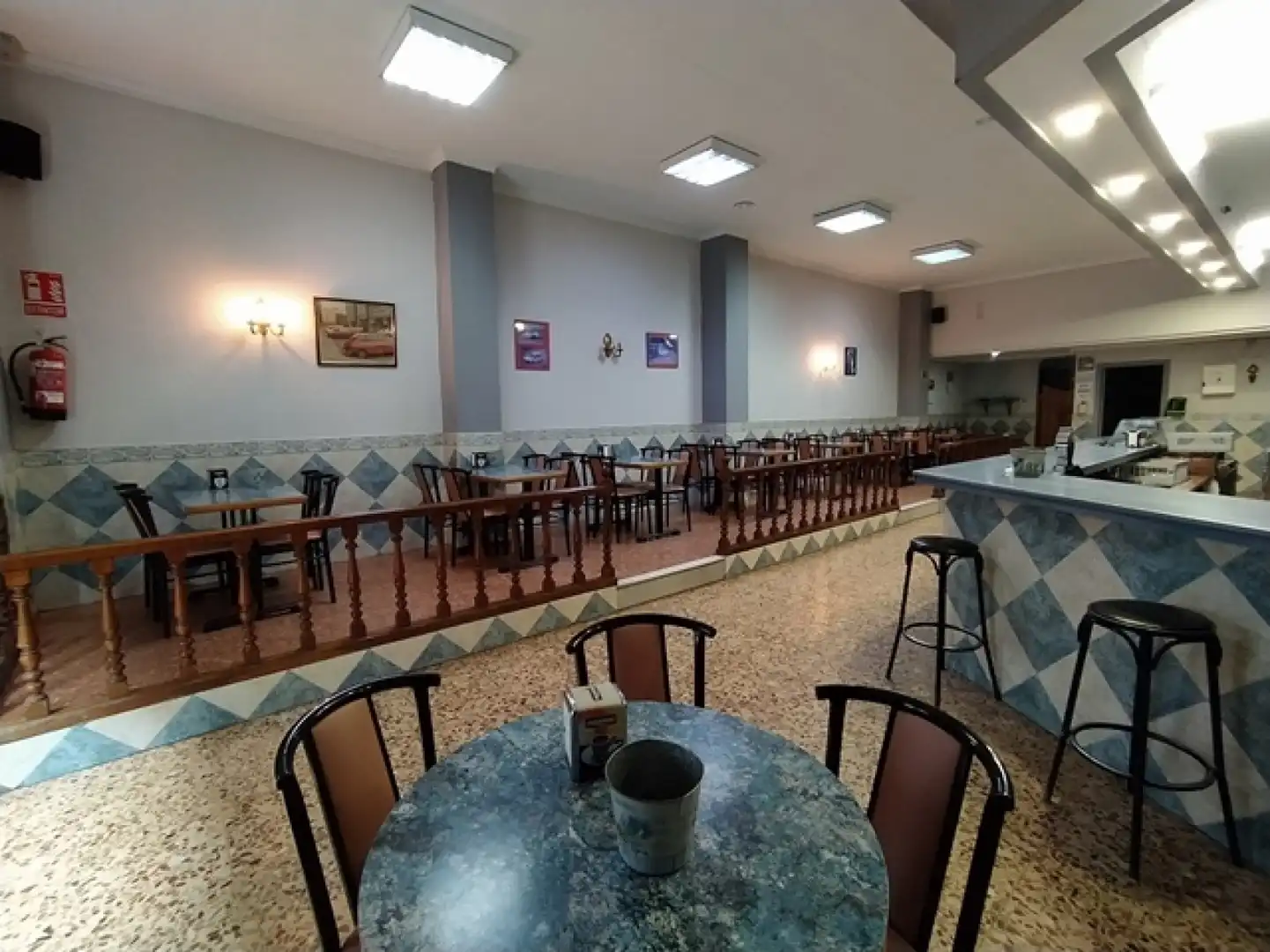 Locale commerciale in vendita a Versalles