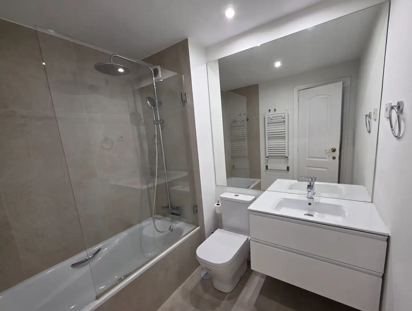 Baño de Piso en venta en Madrid con Aire acondicionado, Calefacción y Terraza