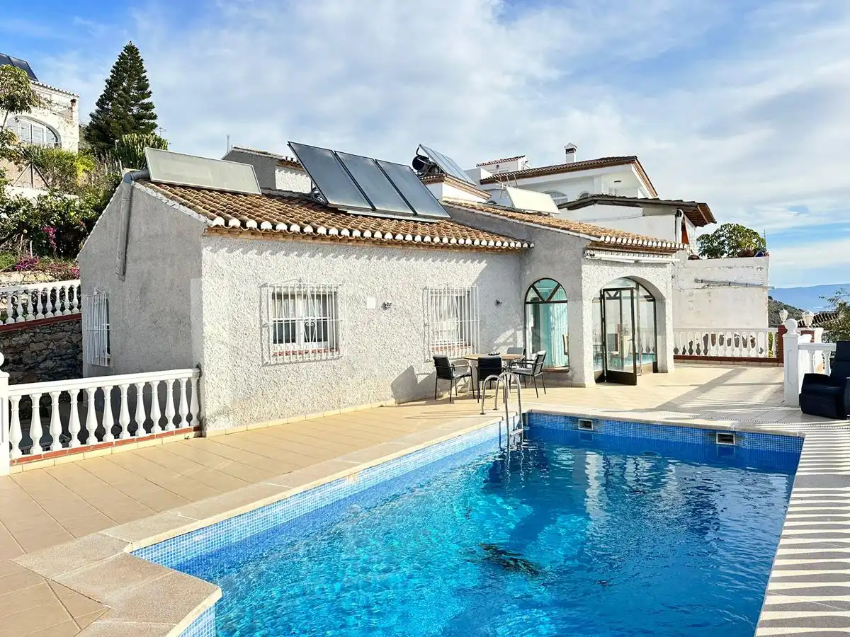 Schwimmbecken von Haus oder Chalet zum Verkauf in Salobreña mit Klimaanlage, Terrasse und Schwimmbad