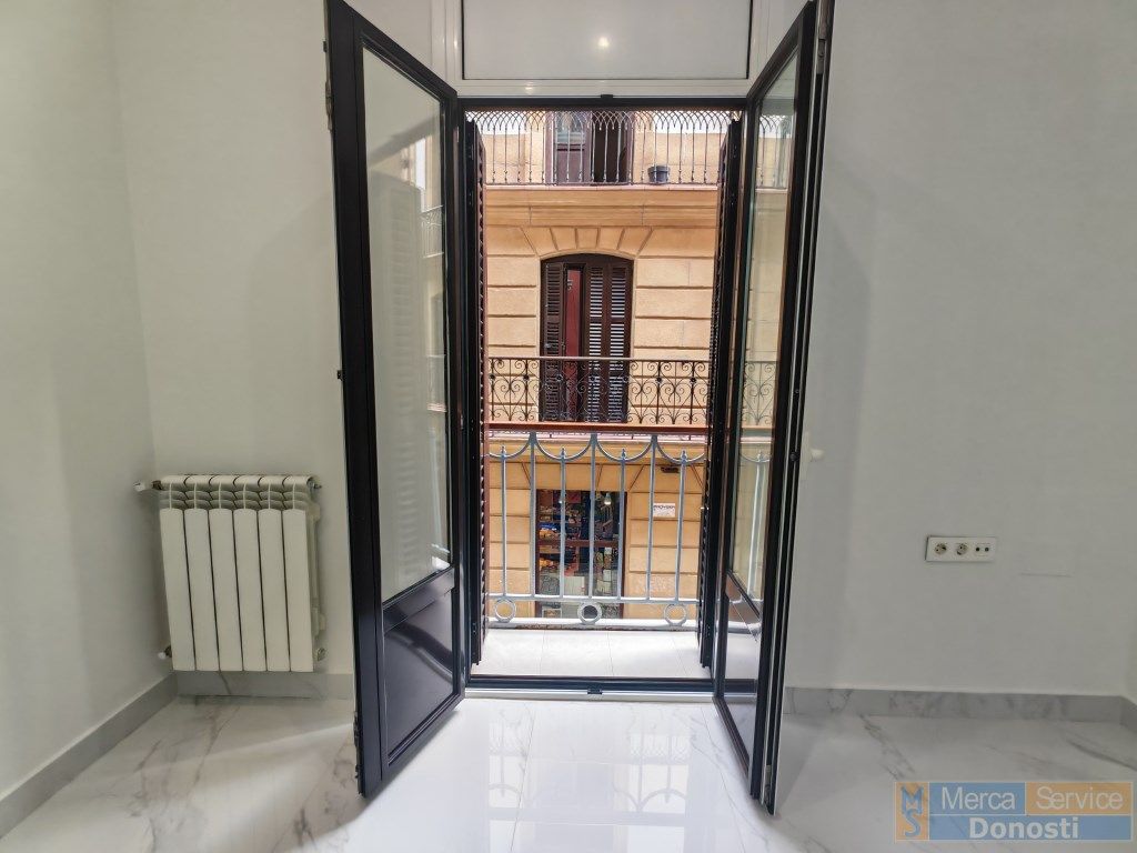Piso en venta en Donostia - San Sebastián  con Balcón