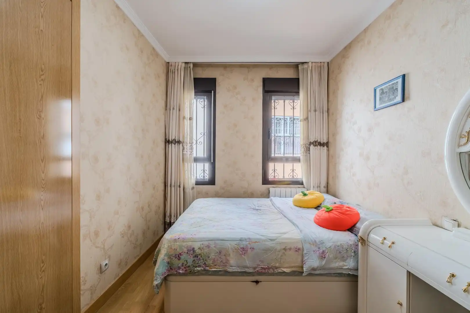Habitación de Casa adosada en venta en Carabanchel