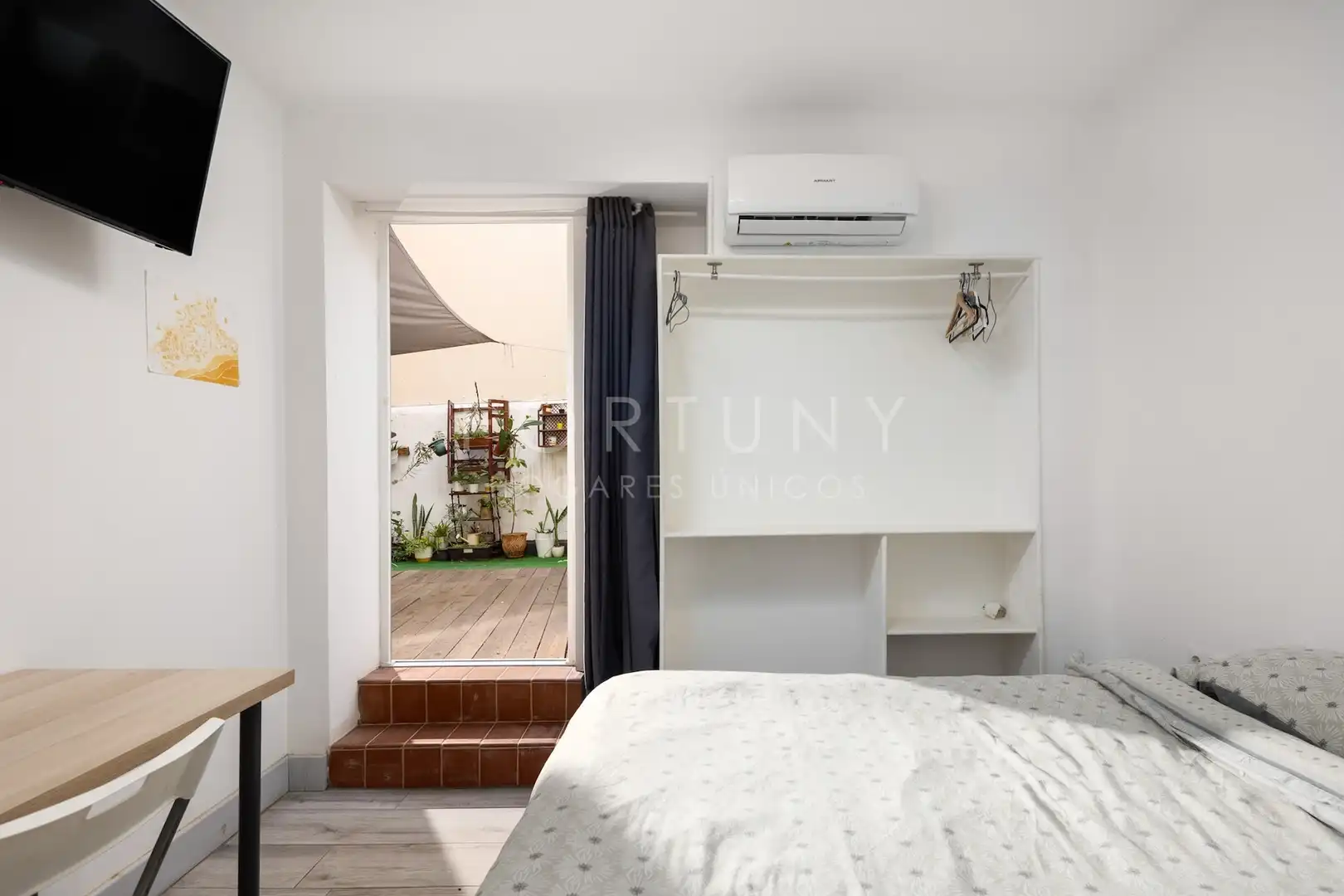 Bedroom of Flat for sale in Málaga  with Air Conditioner, Terrace and Furnished