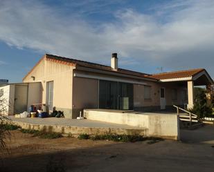 Vista exterior de Casa o xalet en venda en Amposta amb Calefacció, Jardí privat i Terrassa