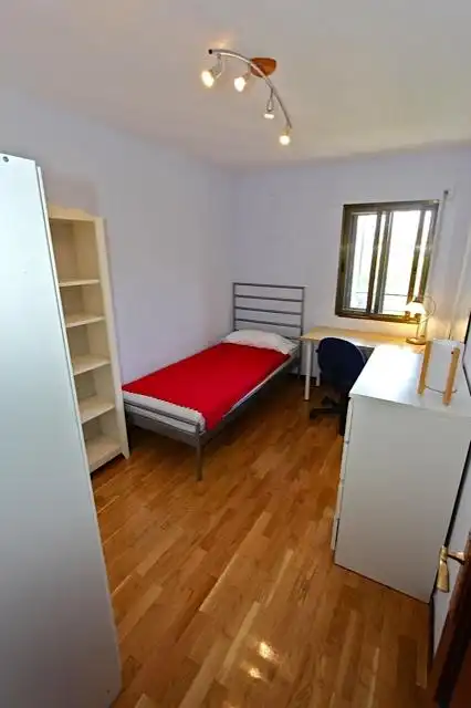 Habitación de Piso de alquiler en Collado Villalba con Calefacción, Terraza y Piscina comunitaria