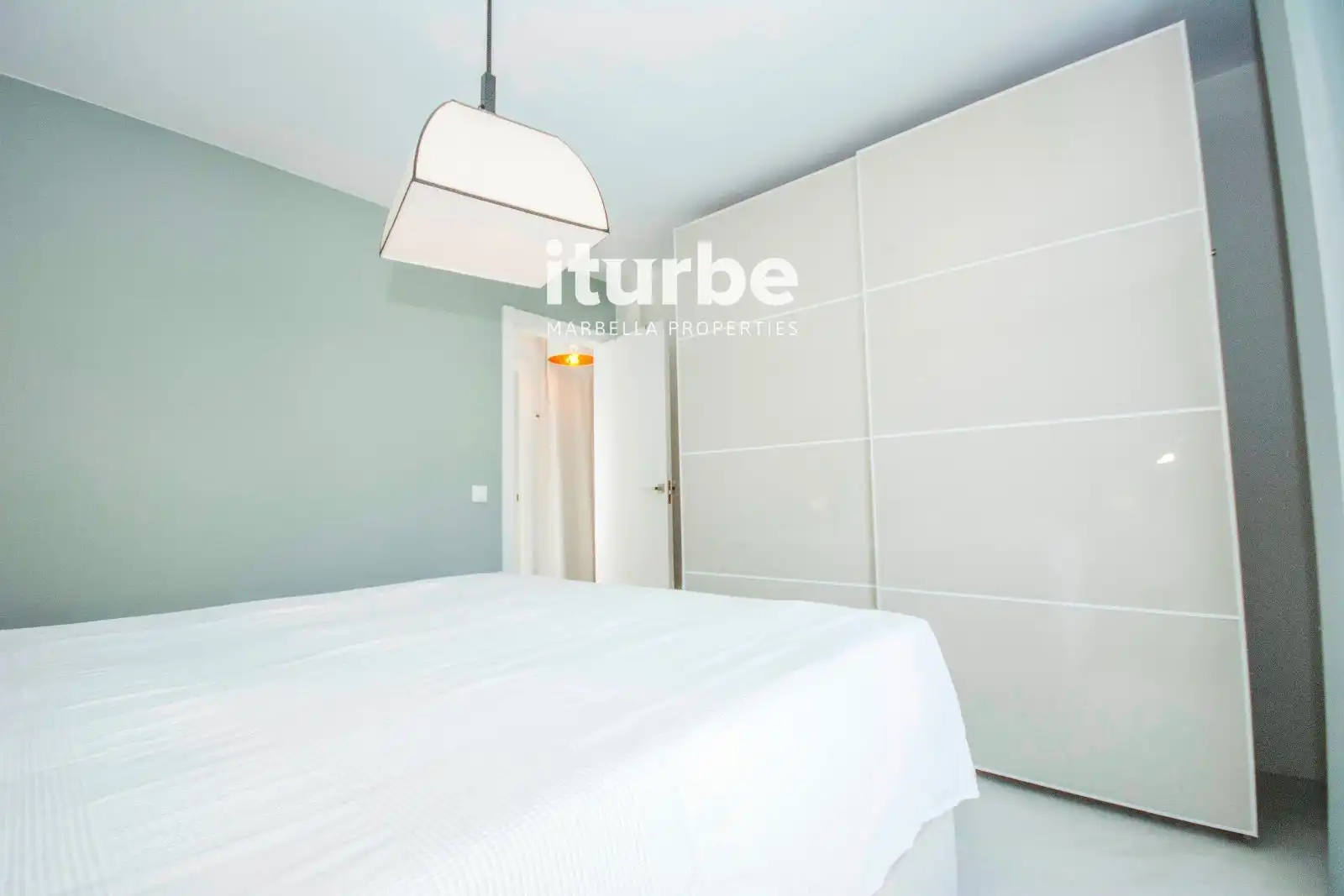 Habitación de Piso en venta en Marbella con Terraza, Piscina y Amueblado
