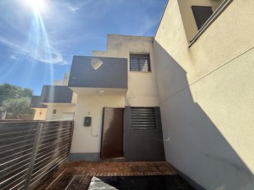 Maison mitoyenne avec piscine à vendre à Carrer Montserrat Caballé
