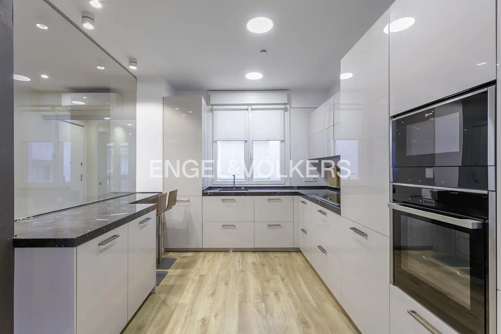 Cocina de Piso de alquiler en Bilbao  con Aire acondicionado, Calefacción y Balcón