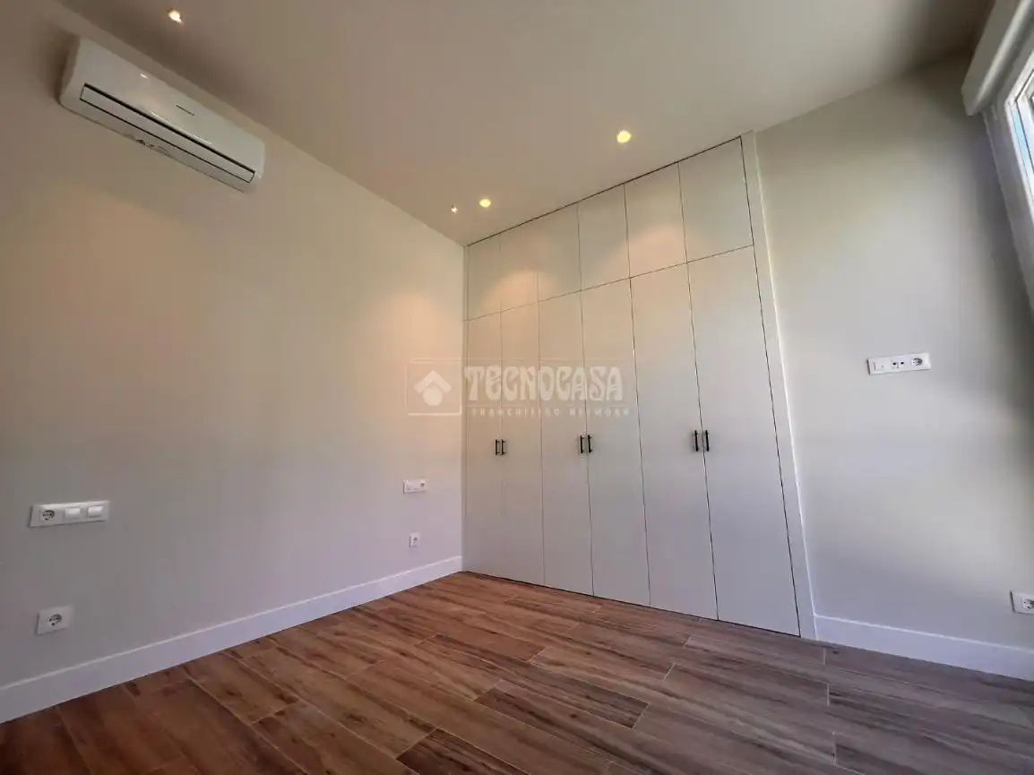 Habitación de Piso en venta en Madrid con Calefacción