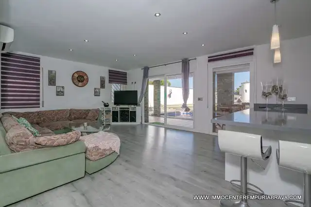 Living room of Houses for sale in Empuriabrava  with Air Conditioner, Heating and Private garden