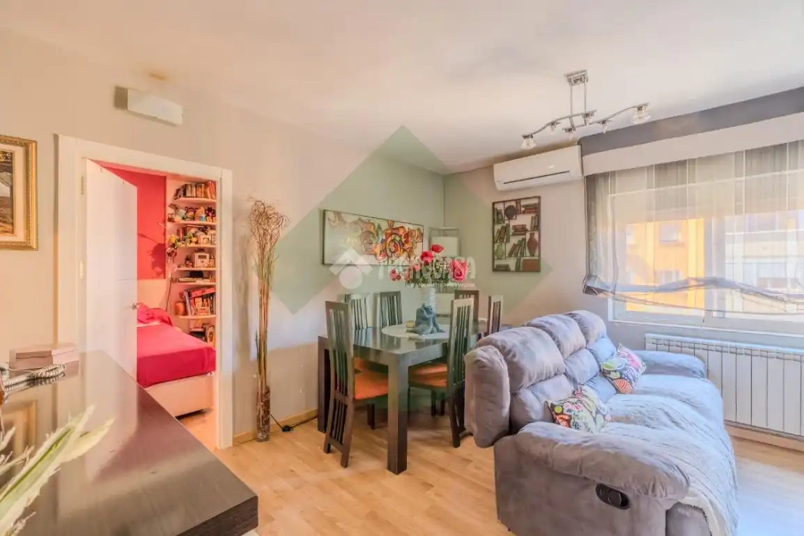 Living room of Flat for sale in Madrid  with Air Conditioner and Heating