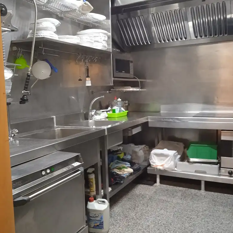 Cuina de Local en venda en Tarragona amb Aire condicionat, Calefacció i Moblat
