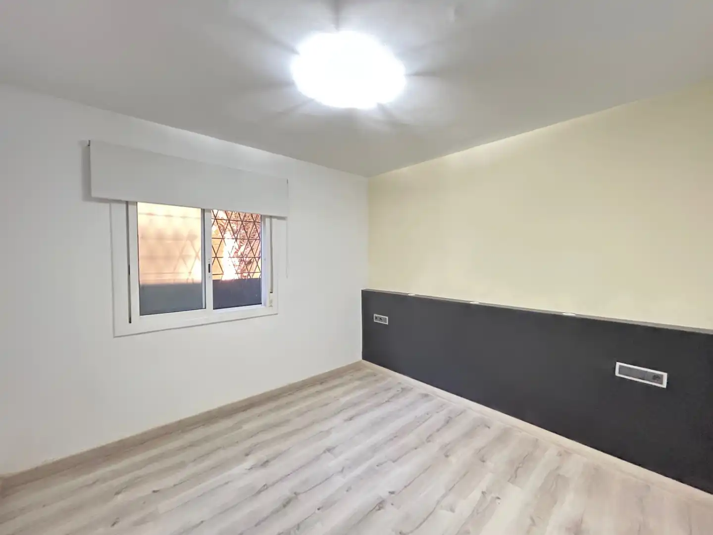 Bedroom of Flat for sale in L'Hospitalet de Llobregat  with Air Conditioner, Heating and Oven