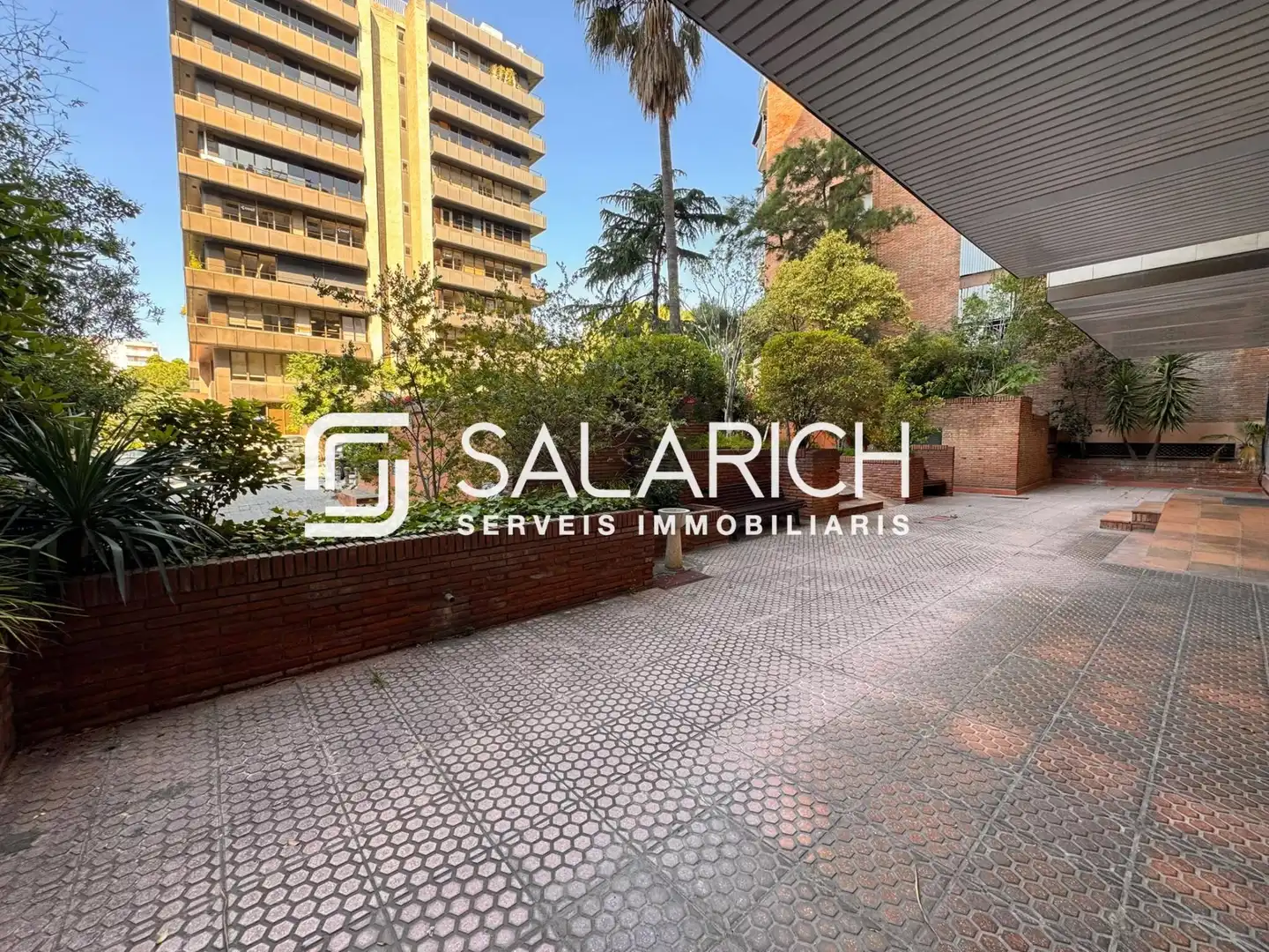 Terrasse von Geschaftsraum zur Miete in Barcelona mit Klimaanlage