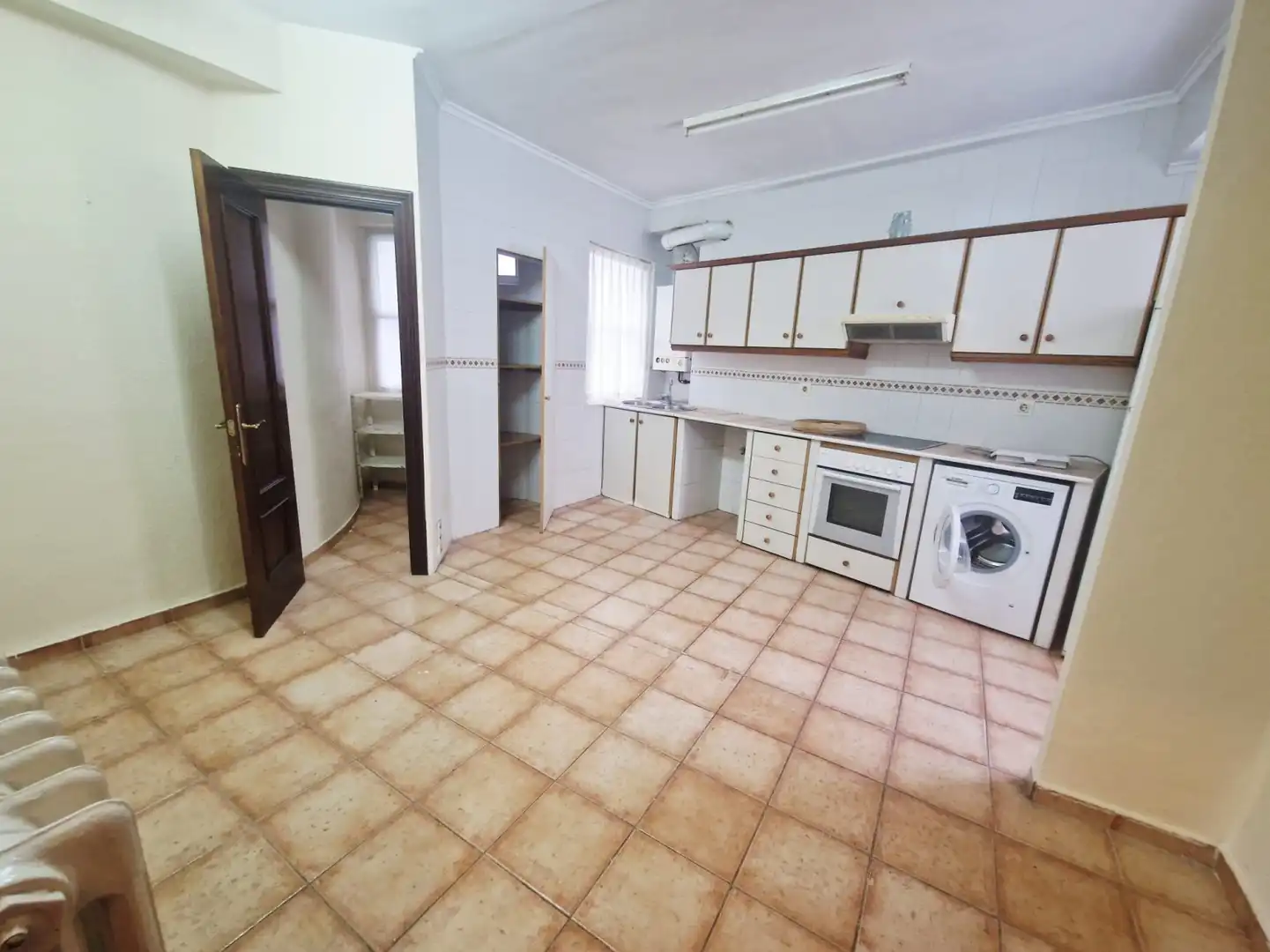 Cocina de Piso en venta en Avilés con Calefacción, Parquet y Trastero