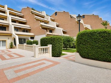 Ground floor for sale in Calle de Montepino Sur