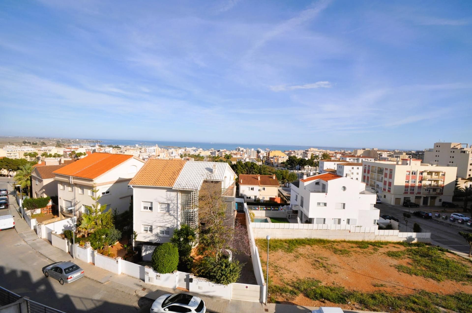Vista exterior de Casa adosada en venda en Sant Carles de la Ràpita amb Aire condicionat, Calefacció i Jardí privat