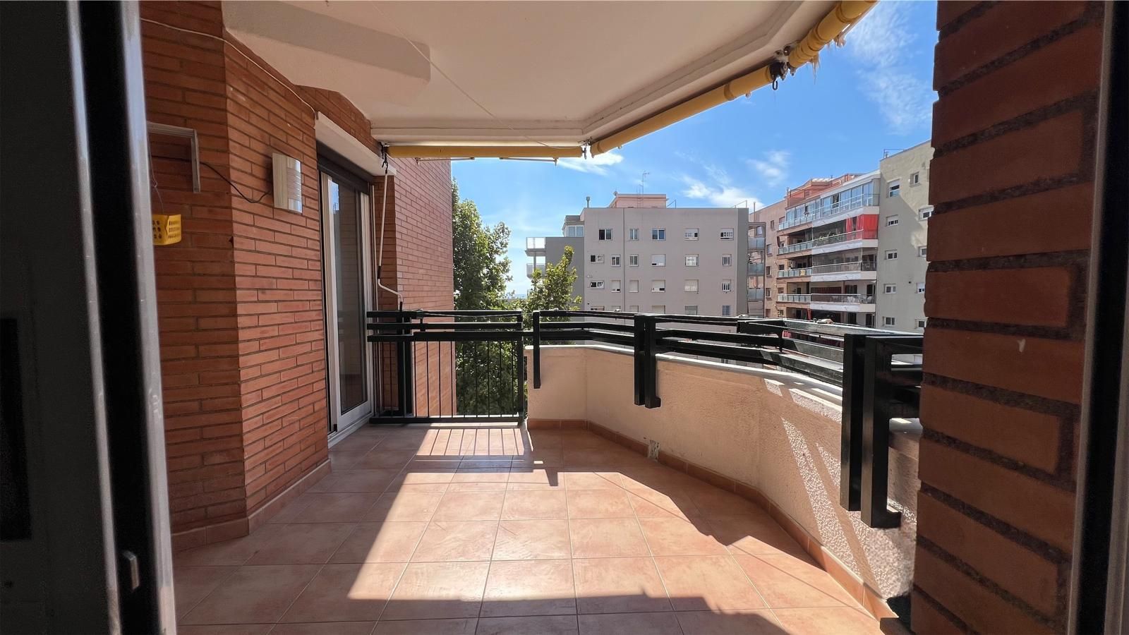 Vista exterior de Apartament en venda en Premià de Mar amb Aire condicionat, Calefacció i Jardí privat