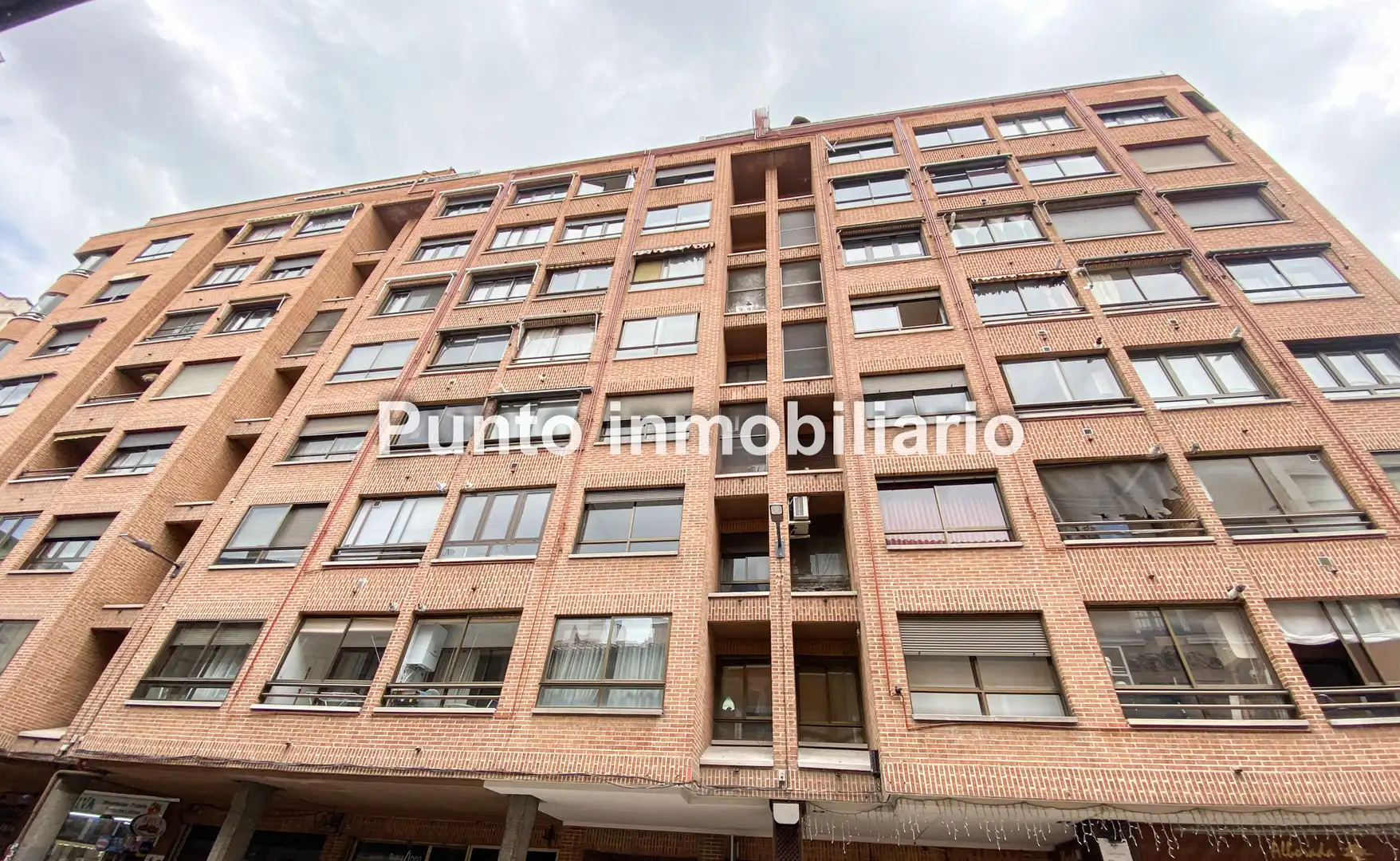 Exterior view of Apartments for sale in Valladolid Capital  with Heating, Parquet flooring and Terrace