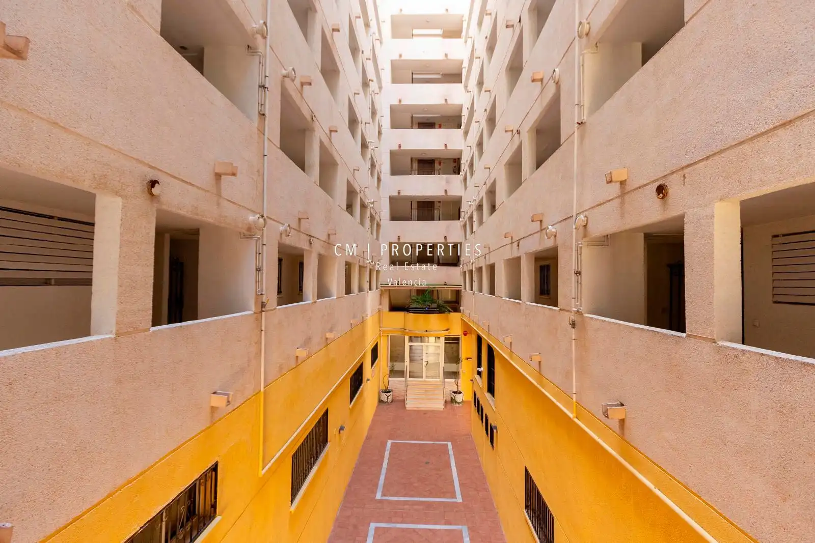 Vista exterior de Pis en venda en Oropesa del Mar / Orpesa amb Aire condicionat, Piscina i Moblat