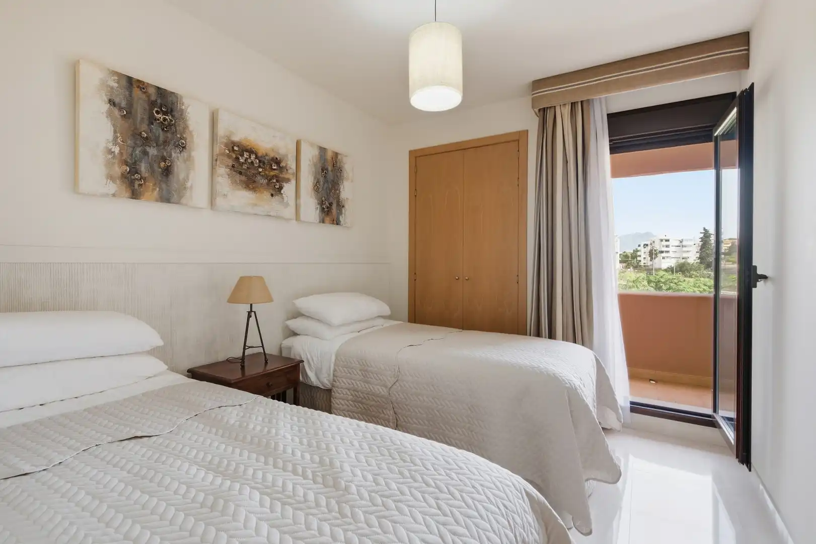 Habitación de Apartamento en venta en Estepona con Aire acondicionado, Terraza y Trastero