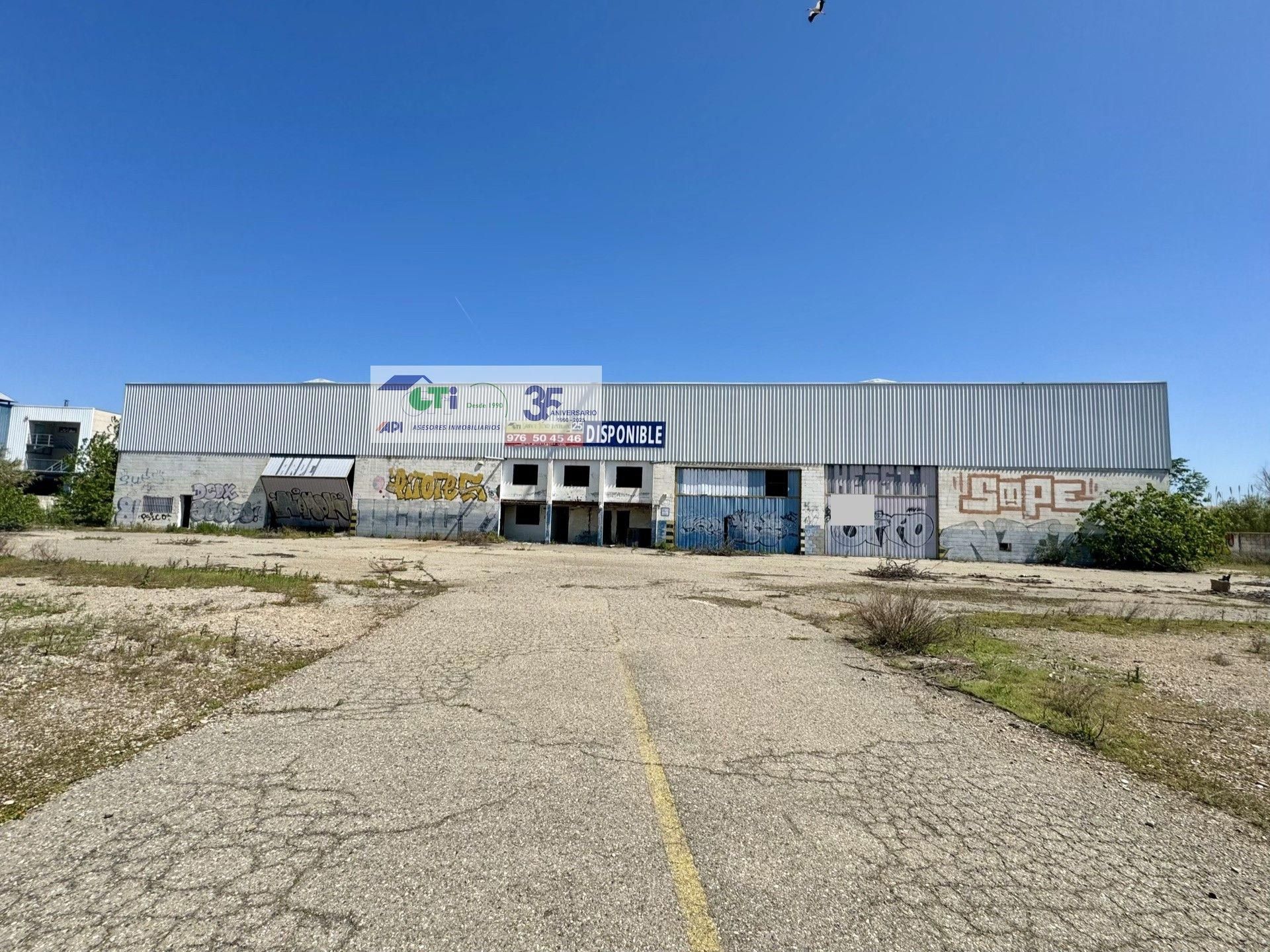 Vista exterior de Nau industrial en venda en  Zaragoza Capital