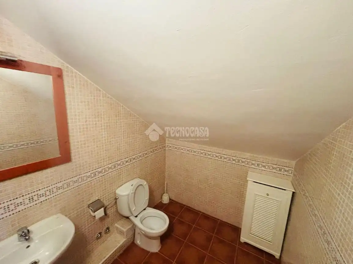 Badezimmer von Haus oder Chalet zum Verkauf in Escalona mit Klimaanlage und Heizung