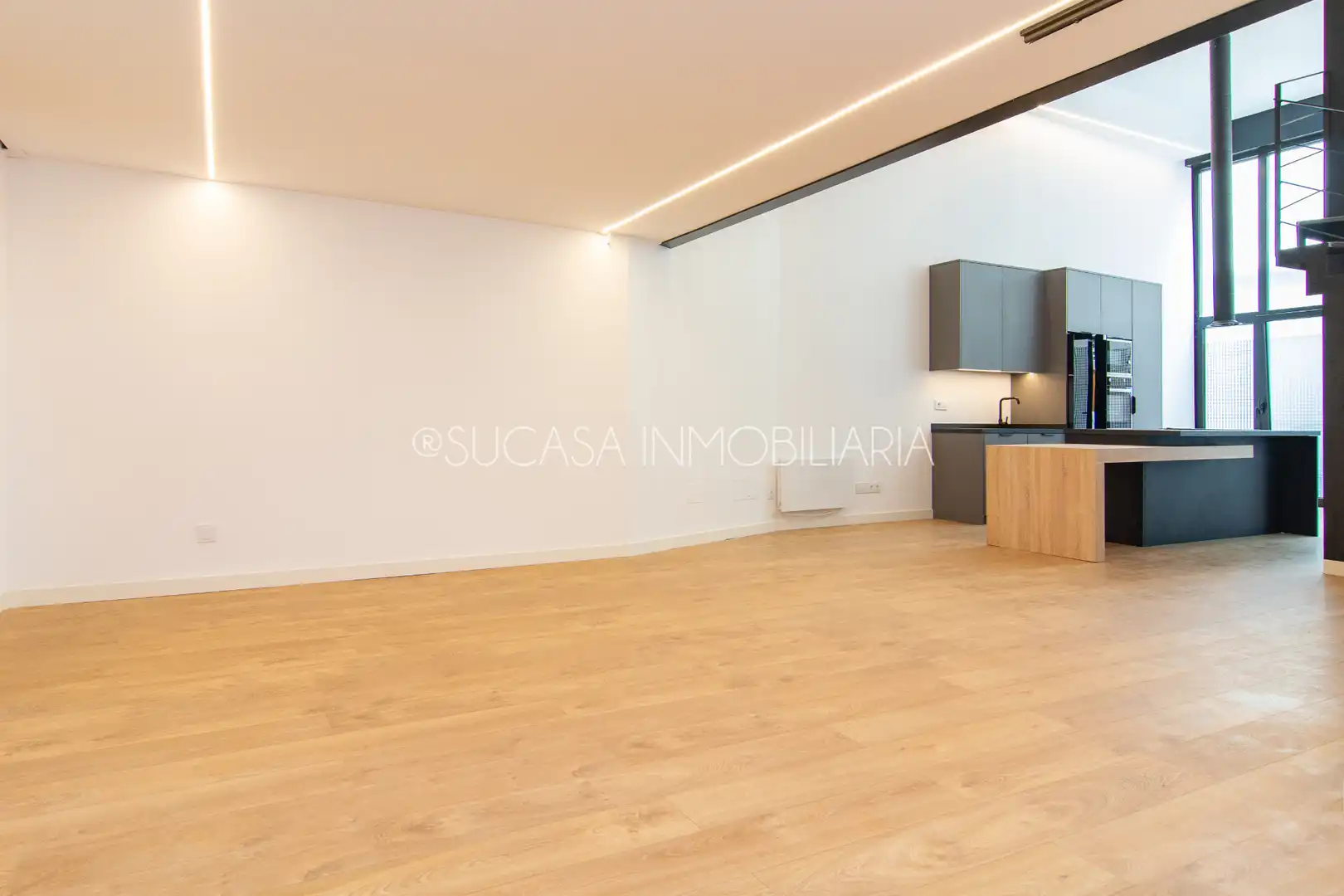 Loft de lloguer en A Coruña Capital  amb Calefacció, Parquet i Forn