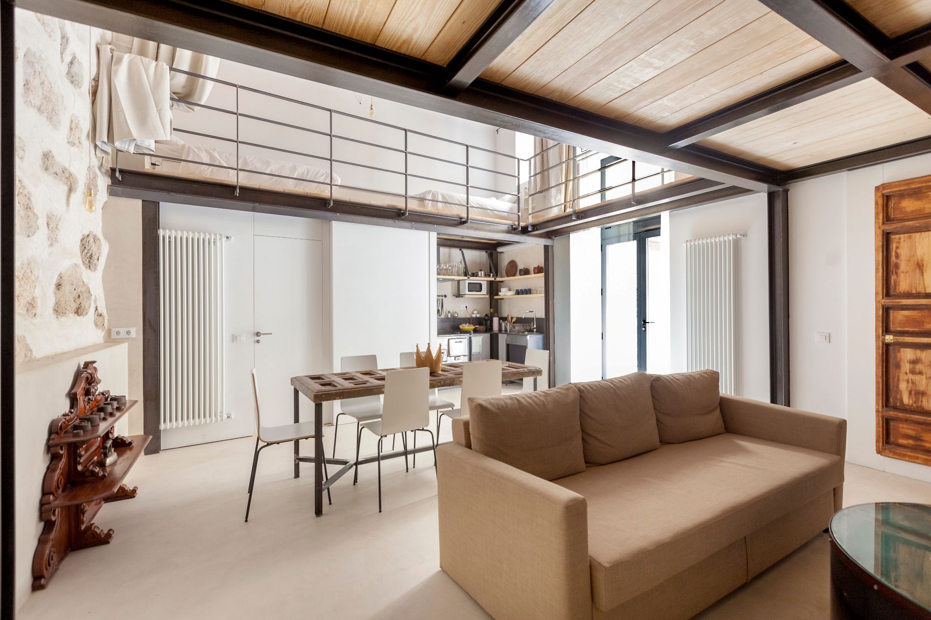 Living room of Duplex to rent in  Madrid Capital  with Air Conditioner, Heating and Parquet flooring