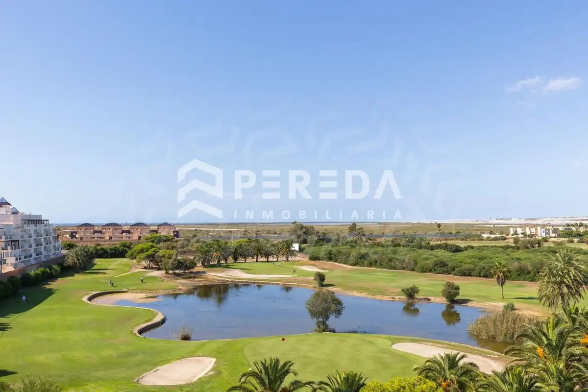 Dachboden zum Verkauf in Roquetas de Mar mit Privatgarten, Terrasse und Abstellraum