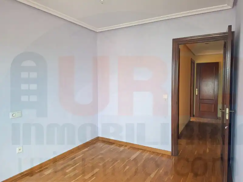 Sala d'estar de Pis en venda en Siero amb Calefacció i Parquet