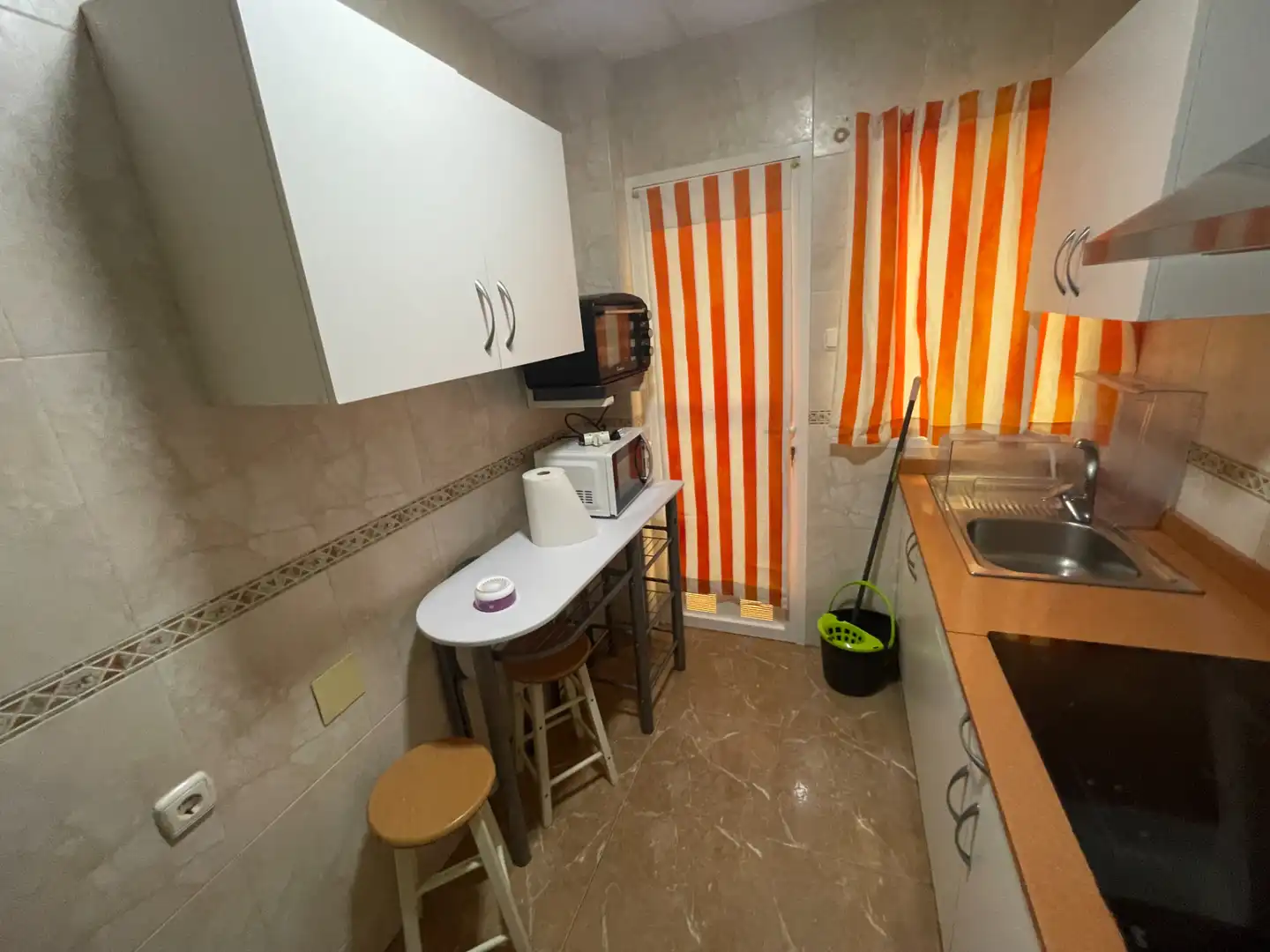 Cuina de Pis de lloguer en Murcia amb Aire condicionat, Parquet i Moblat