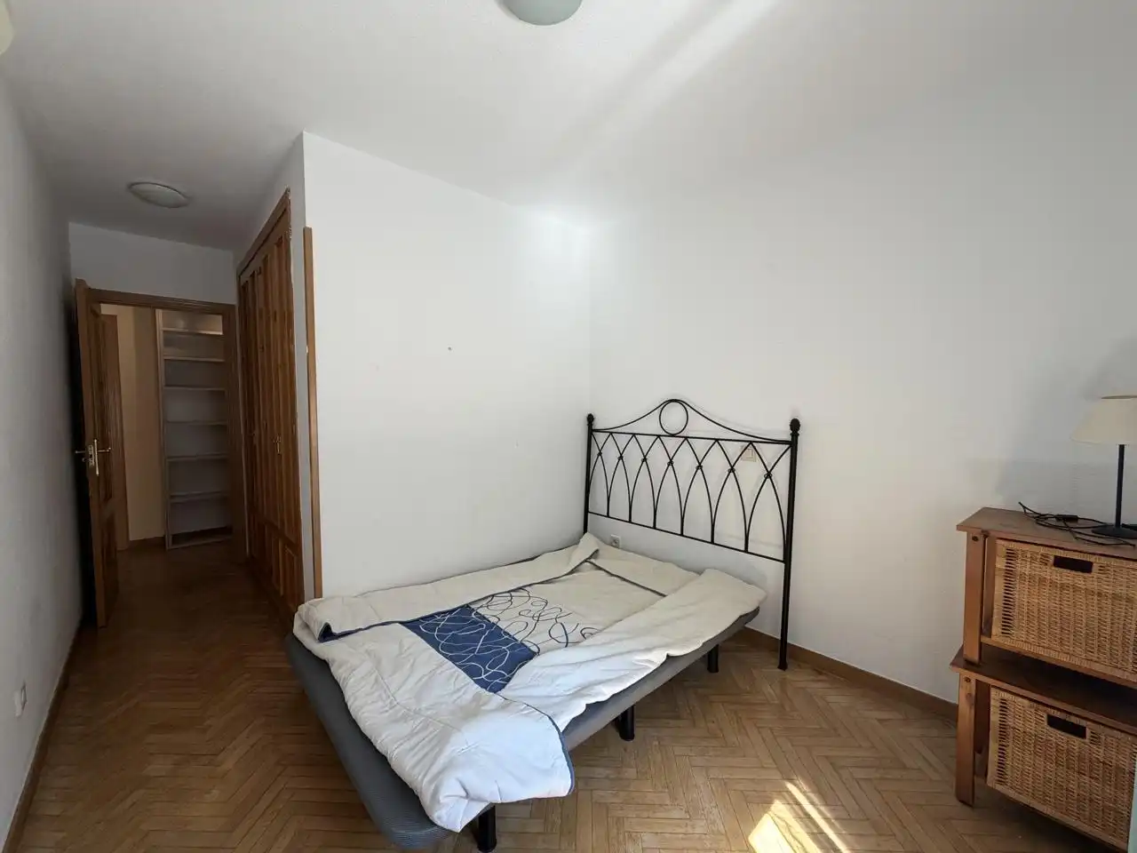 Dormitori de Pis de lloguer en Madrid amb Aire condicionat, Calefacció i Parquet