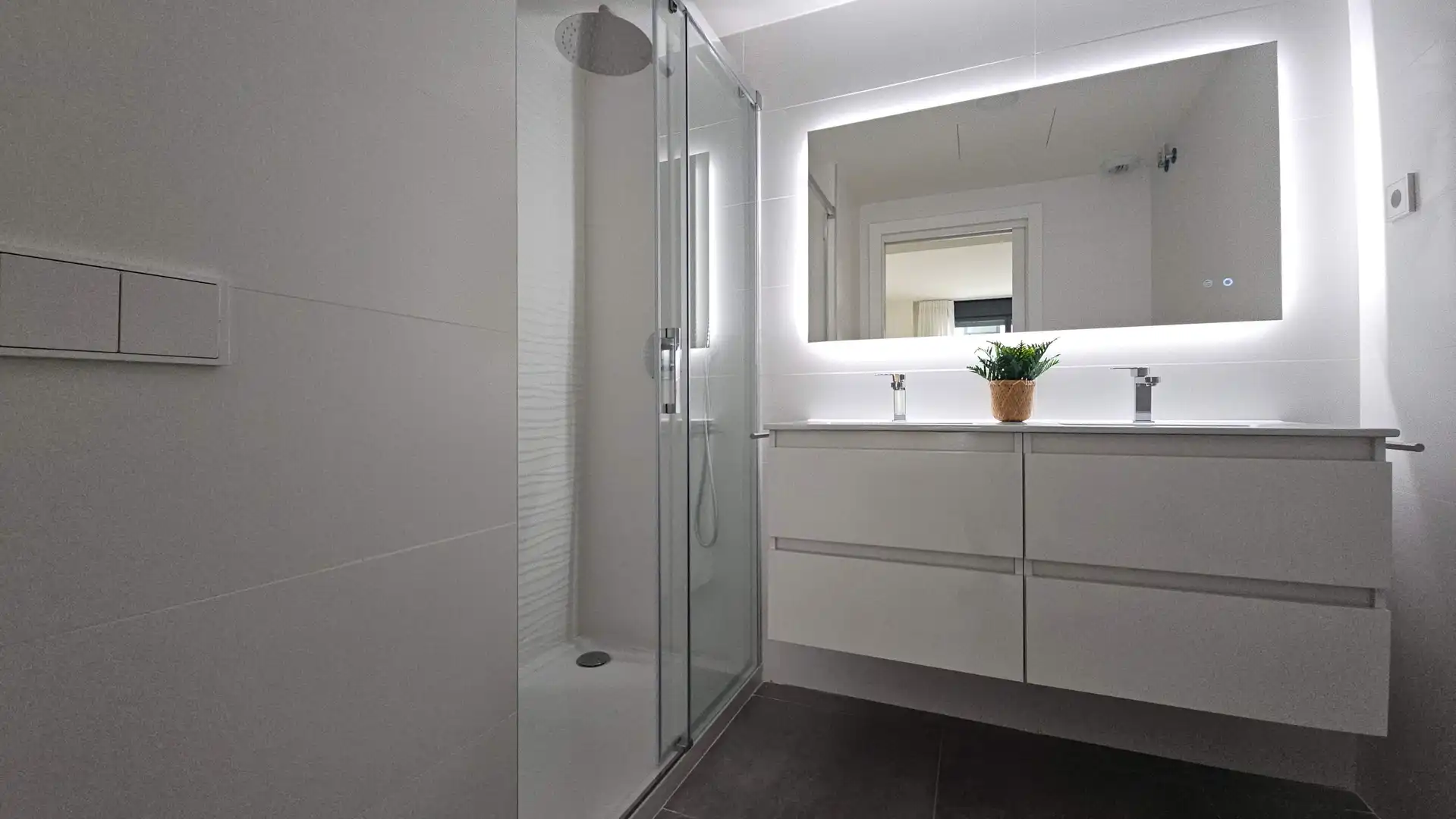Bathroom of Flat for rent in Badalona  with Air Conditioner, Furnished and Alarm
