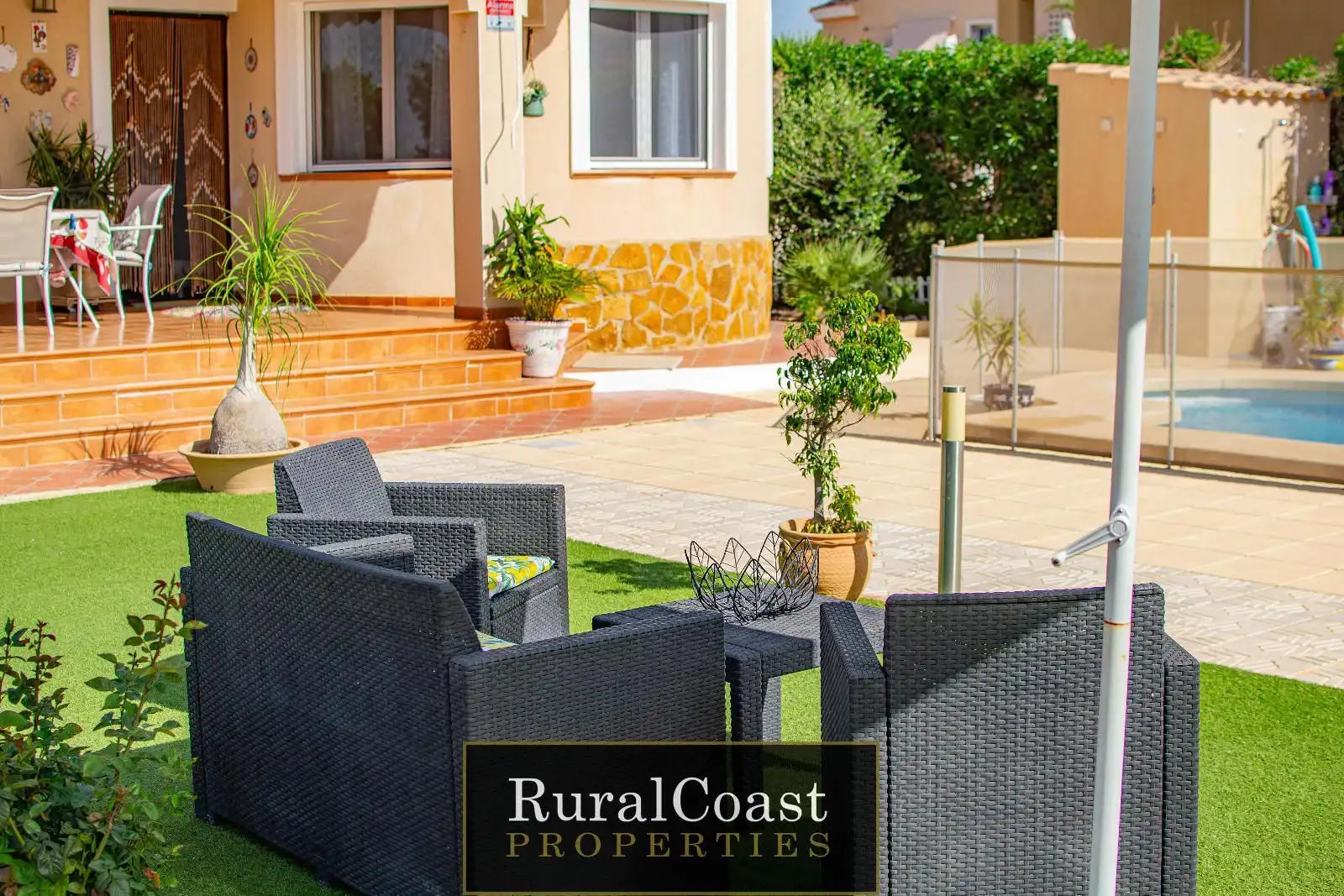 Vista exterior de Casa o chalet en venta en Busot con Calefacción, Terraza y Trastero