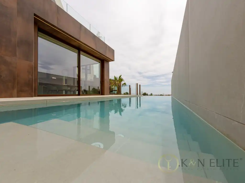 Piscina de Casa o xalet en venda en Benidorm amb Aire condicionat, Terrassa i Piscina