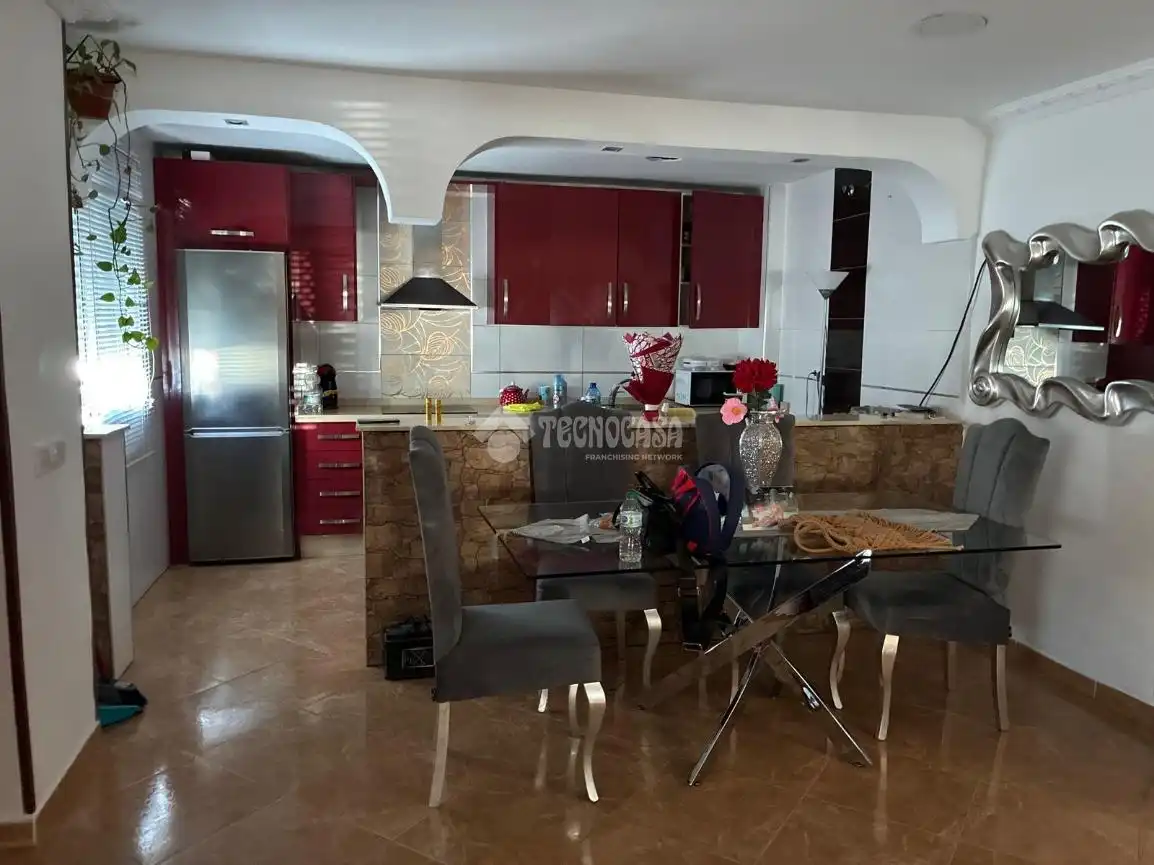 Casa aparellada en venda a Sur, imagen 2