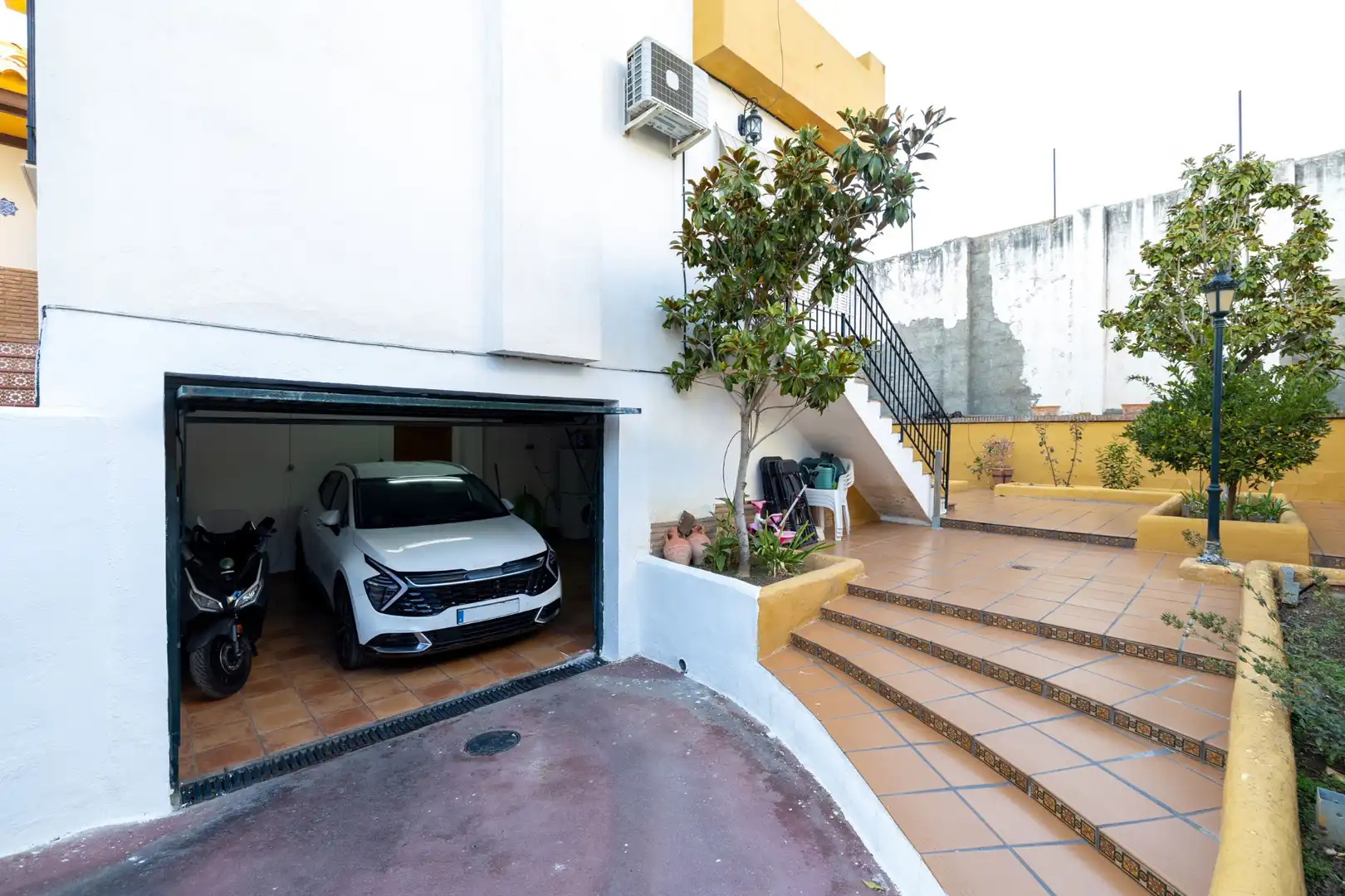 Aparcament de Casa adosada en venda en Ogíjares amb Aire condicionat, Calefacció i Parquet
