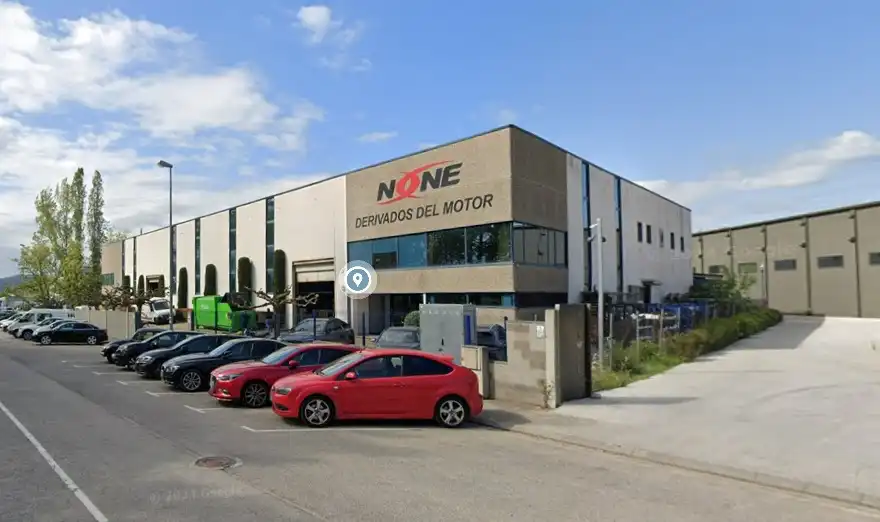 Außenansicht von Fabrikhallen zum Verkauf in Banyoles